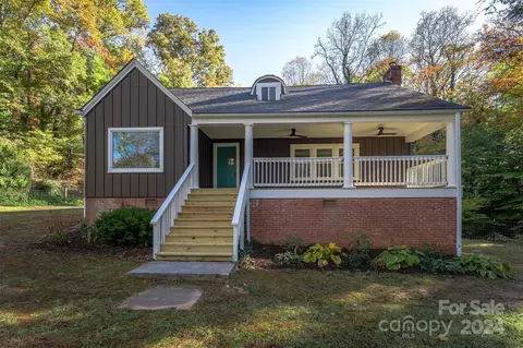 130 Brooks Cove Rd, Candler, NC 28715