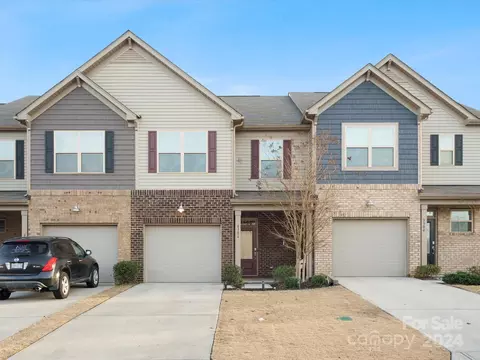 8306 Hibiscus Ln, Fort Mill, SC 29707