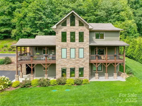 350 Inverness Dr, Waynesville, NC 28785