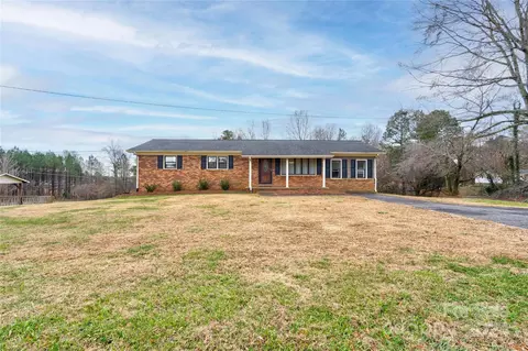 1142 E Stagecoach Trl, Lawndale, NC 28090