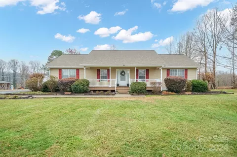 3272 Friendly Park Rd, Lenoir, NC 28645