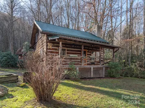 456 Spring Lake Rd, Maggie Valley, NC 28751