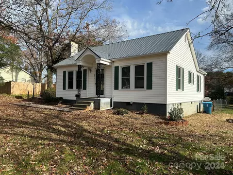 271 Willow Run Dr, Forest City, NC 28043