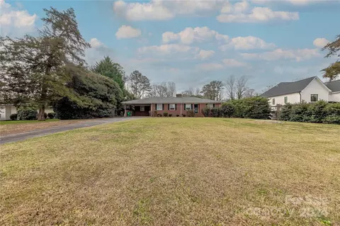 4620 Sharon View Rd, Charlotte, NC 28226