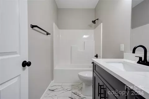 Bath - 4206 Boulder Dr, Morganton, NC 28655 photo 5 of 5