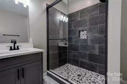 Bath - 4206 Boulder Dr, Morganton, NC 28655 photo 3 of 5