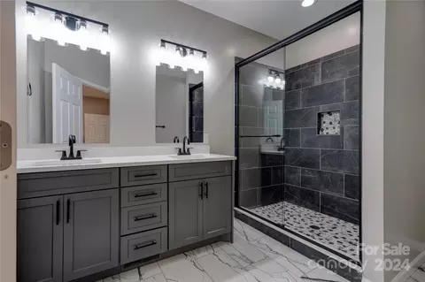 Bath - 4206 Boulder Dr, Morganton, NC 28655 photo 1 of 5