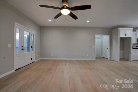 Living - 4206 Boulder Dr, Morganton, NC 28655 photo 1 of 5