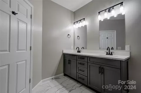 Bath - 4206 Boulder Dr, Morganton, NC 28655 photo 4 of 5