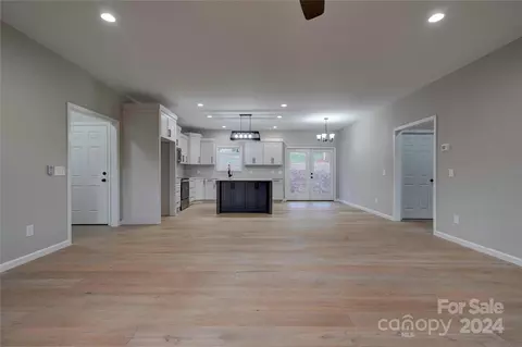 Living - 4206 Boulder Dr, Morganton, NC 28655 photo 3 of 5
