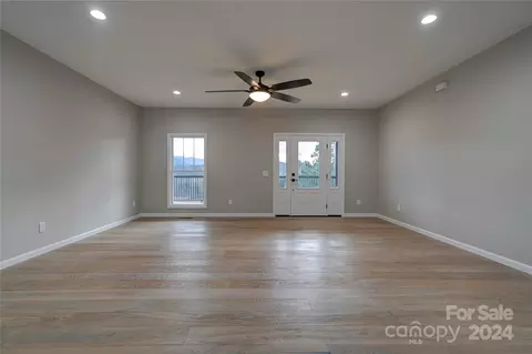 Living - 4206 Boulder Dr, Morganton, NC 28655 photo 2 of 5