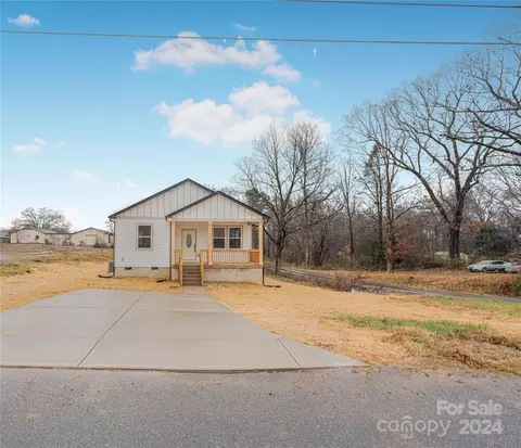 2600 Main Ave Nw Dr NW, Hickory, NC 28601
