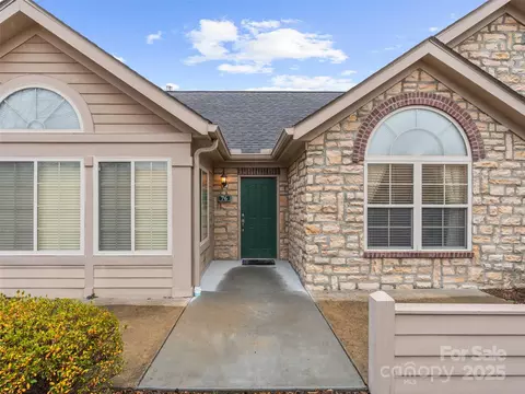 76 Mountain Meadow Cir, Weaverville, NC 28787
