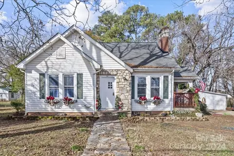 1355 N Limestone St, Gaffney, SC 29340