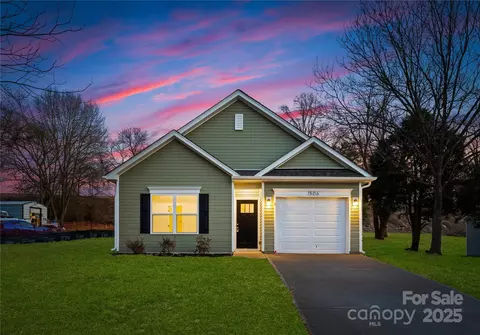 5513 Skycrest Dr, Charlotte, NC 28269