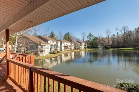 22 Grist Mill Dr, Hendersonville, NC 28739