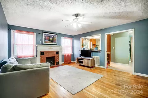 1105 Balthis Dr, Gastonia, NC 28054