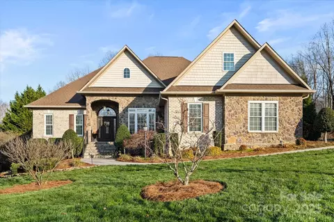 1076 Fox Chase Dr, Newton, NC 28658