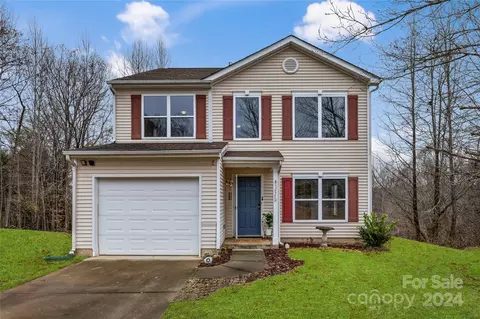 7 Riverside St, Lowell, NC 28098