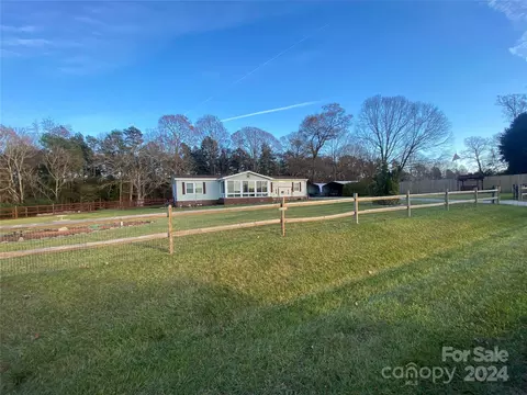 126 Beechwood Dr, Salisbury, NC 28147