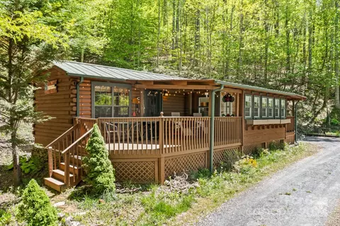 423 Dancing Leaf Ln, Bakersville, NC 28705