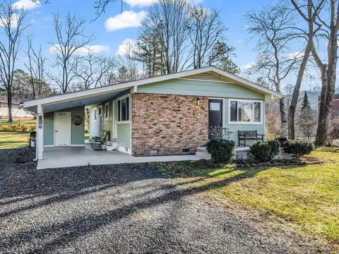 104 Flat Creek Rd, Black Mountain, NC 28711