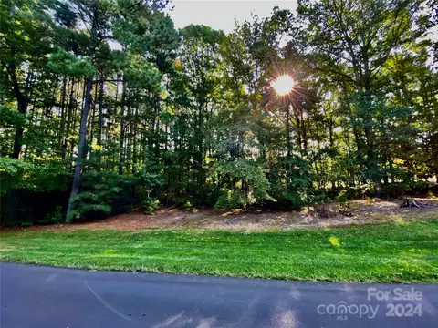 1763 Southpoint Ln, New London, NC 28127