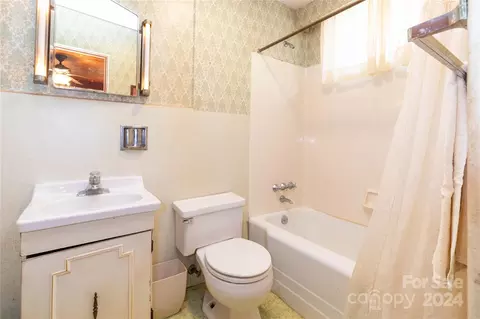 Bath - 57 Dix Gap Cir, Cullowhee, NC 28723 photo 2 of 3
