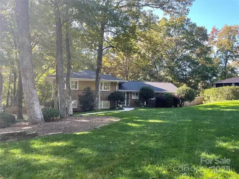 3813 School House Ln, Charlotte, NC 28226