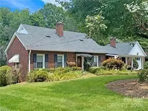 614 8th W St W, Newton, NC 28658