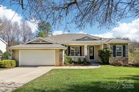 66 Talon Trail Ln, Etowah, NC 28729