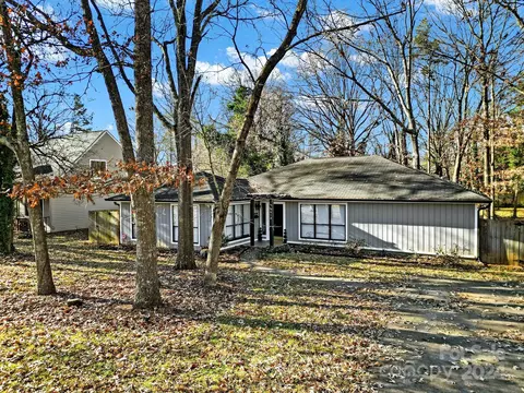 6613 Montezuma Trl, Charlotte, NC 28227