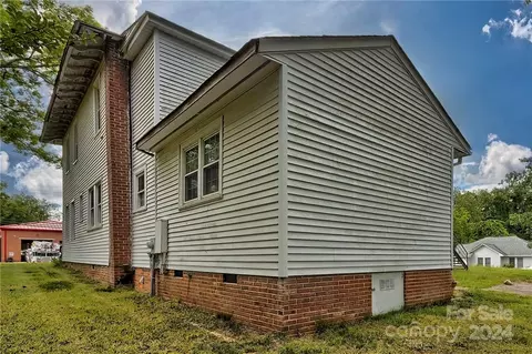 Exterior - 402 E Arch St, Lancaster, SC 29720 photo 8 of 9