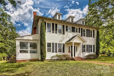 Exterior - 402 E Arch St, Lancaster, SC 29720 photo 2 of 9