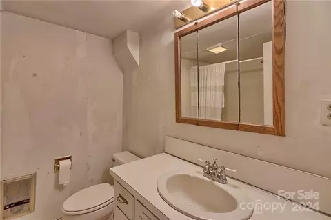 Bath - 402 E Arch St, Lancaster, SC 29720 photo 2 of 3