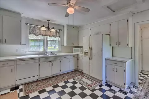 Kitchen - 402 E Arch St, Lancaster, SC 29720 photo 2 of 3