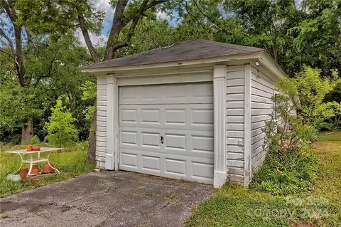 Exterior - 402 E Arch St, Lancaster, SC 29720 photo 9 of 9