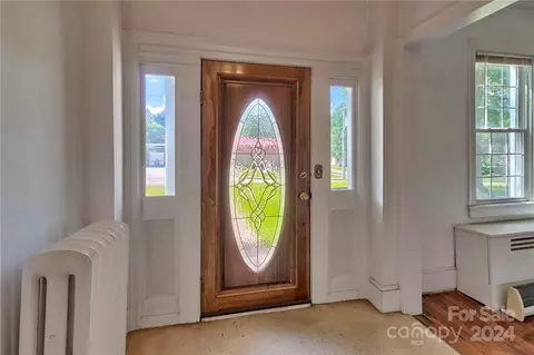 Entry Way - 402 E Arch St, Lancaster, SC 29720 photo 2 of 4