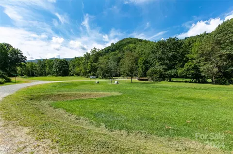 141 Parker 4 Rd #4, Canton, NC 28716