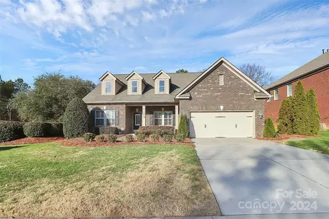 3505 Savannah Hills Dr, Matthews, NC 28105