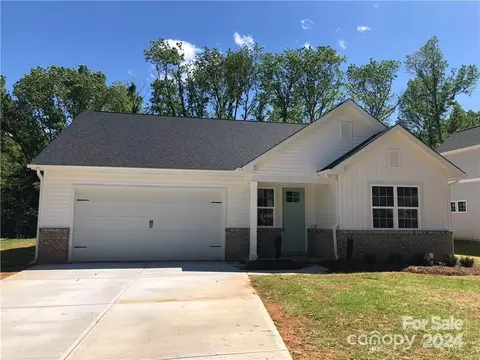 8207 Larkhaven Rd, Charlotte, NC 28216