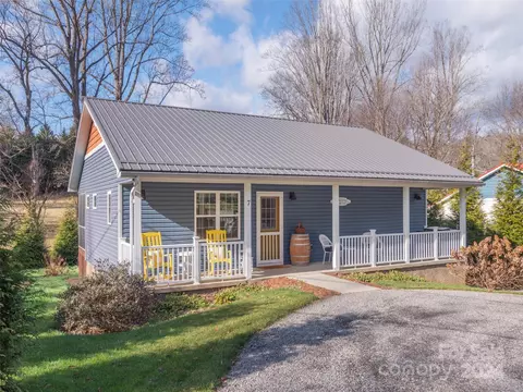 7 Deborah Ln, Waynesville, NC 28786