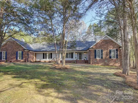 5529 Five Knolls Dr, Charlotte, NC 28226