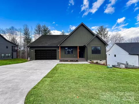217 Byron Forest Dr, Horse Shoe, NC 28742