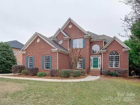 810 Carisbrooke Ln, Waxhaw, NC 28173