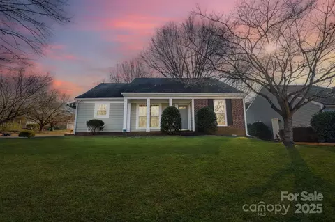1607 English Knoll Dr, Matthews, NC 28105