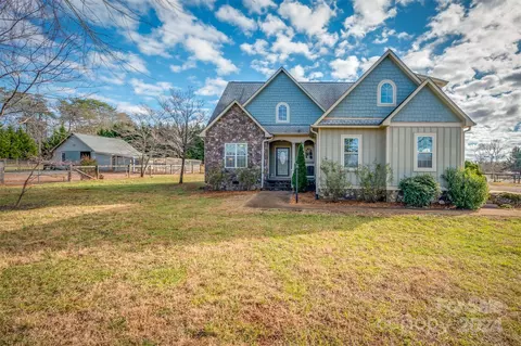 577 Edwards Rd, Columbus, NC 28722