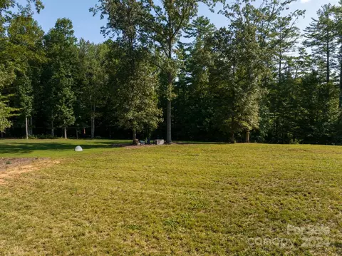 153 Cape Martin Cir, Hendersonville, NC 28791