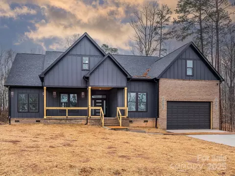 2005 Plain Field Dr, Bessemer City, NC 28016
