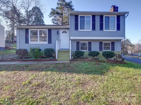 7800 Highbanks Ct, Charlotte, NC 28212